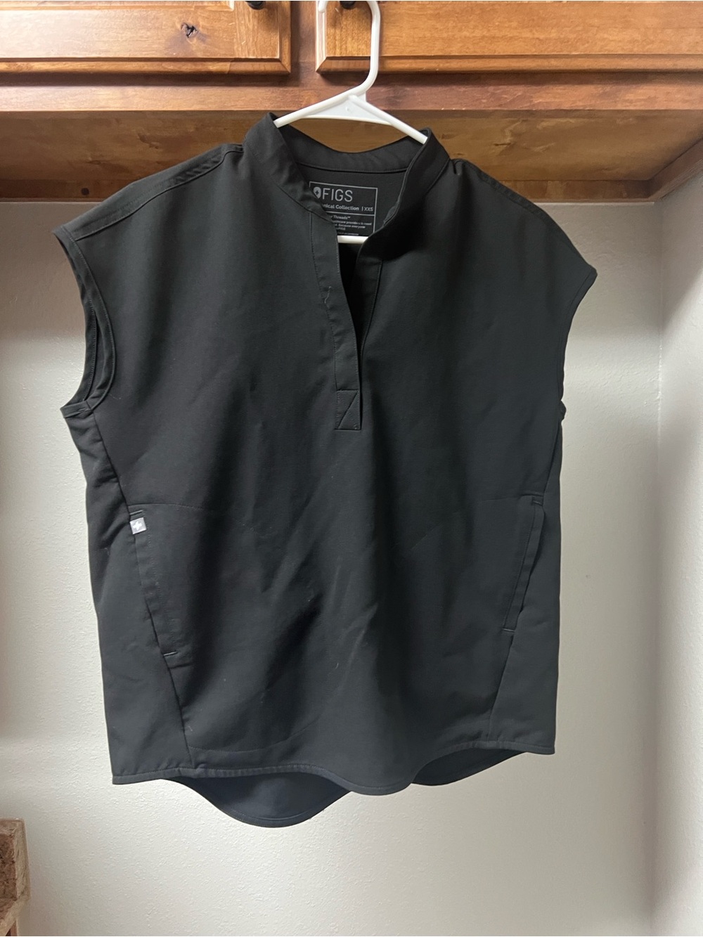 Figs Black Sleeveless Mandarin-Collar Tunic
